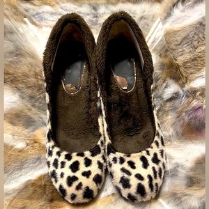 Preowned Animal print vegan fur size 6 1/2 block heels